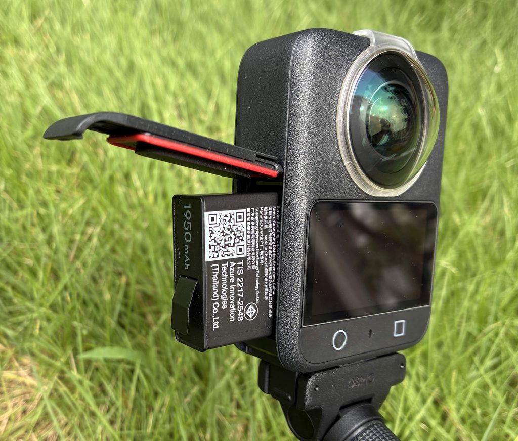 Osmo360左側面カバーを開けたところ