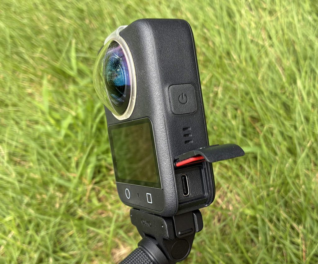 Osmo360右側面カバーを開けたところ